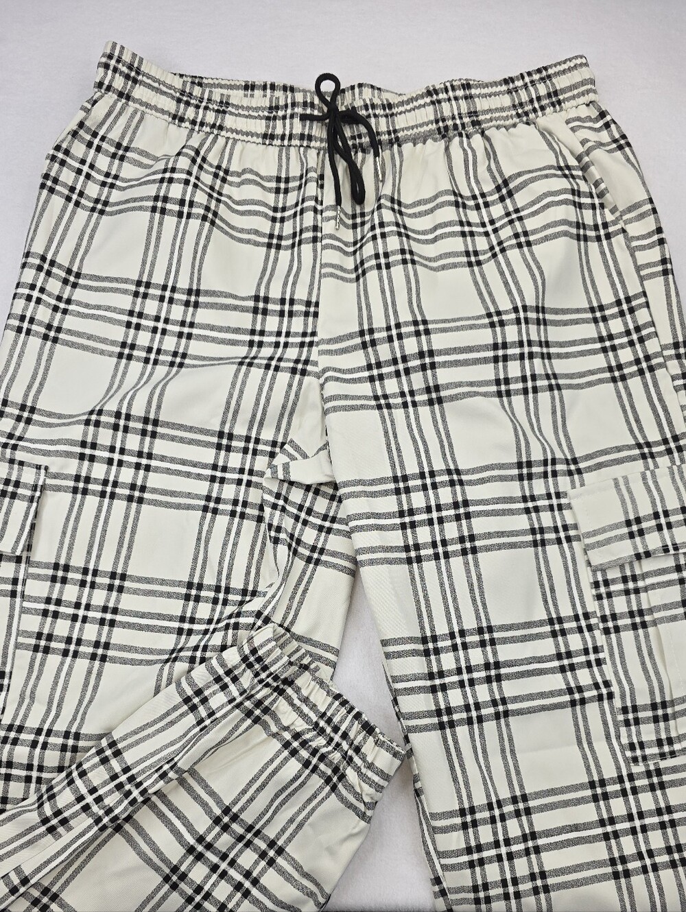Shein Manfinity Men's White Plaid Cargo Joggers with Black Grid Size XXL B-3958